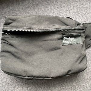Lululemon clean lines belt bag 2L
